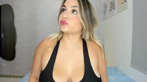 Snapshot of layla_vanegas chatting on 12/13/24, 01:37 Layla Vanegas online show from 12/13/24, 01:37