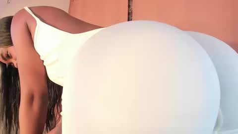 Snapshot of laylacarteer chatting on 09/24/25, 10:13 LAYLA online show from 09/24/25, 10:13