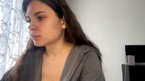 Snapshot of laylachinskey chatting on 06/18/26, 09:25 Rose online show from 06/18/26, 09:25