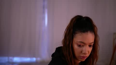 laylakristal online show from 10/12/25, 05:17