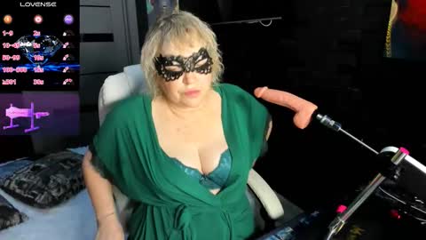 Snapshot of laylalaylamilf chatting on 11/22/25, 08:35 laylalaylamilf online show from 11/22/25, 08:35