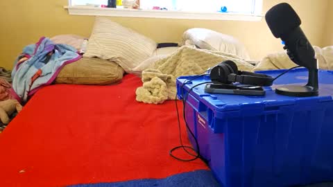 Snapshot of laylalucks chatting on 10/24/25, 02:02 laylalucks online show from 10/24/25, 02:02