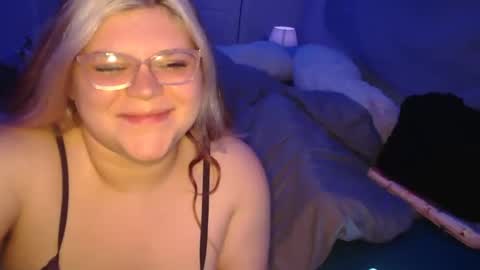 Snapshot of laylalyne chatting on 02/21/26, 07:53 Layla online show from 02/21/26, 07:53