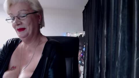 Snapshot of laylamadisonx chatting on 12/06/24, 07:10 Layla online show from 12/06/24, 07:10