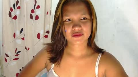 Snapshot of laylanimfa chatting on 05/17/26, 12:01 Nimfa online show from 05/17/26, 12:01