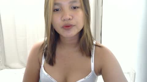 Snapshot of laylanimfa chatting on 06/04/26, 11:38 Nimfa online show from 06/04/26, 11:38