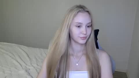Snapshot of laylapretty001 chatting on 10/16/25, 05:30 LaylaPretty001 online show from 10/16/25, 05:30
