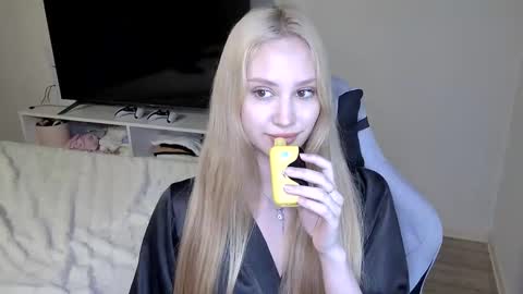 LaylaPretty001 online show from 06/05/26, 04:52