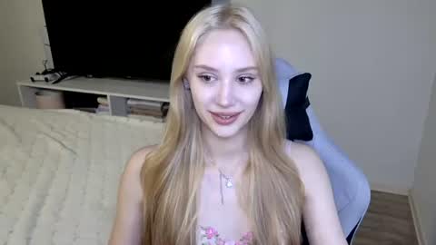 LaylaPretty001 online show from 07/14/26, 04:17