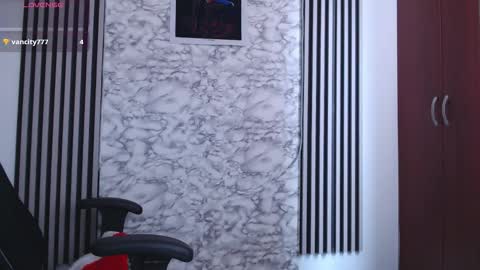 LAYLA online show from 12/19/25, 05:42