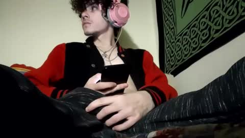 Stitch online show from 02/16/25, 07:37