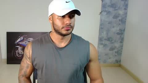 Snapshot of laytonfox chatting on 07/01/26, 03:52 laytonfox online show from 07/01/26, 03:52