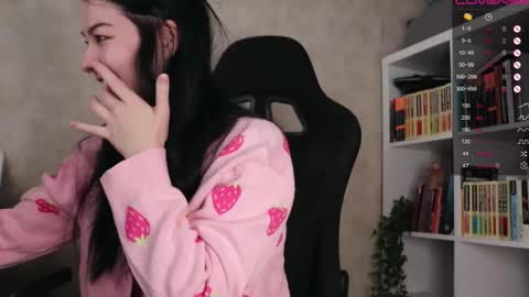 Lisa online show from 10/24/25, 04:42