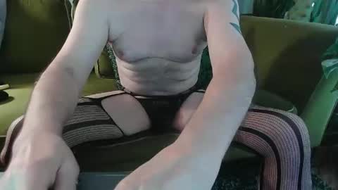 Snapshot of ldnslzy chatting on 10/05/25, 03:10 ldnslzy online show from 10/05/25, 03:10