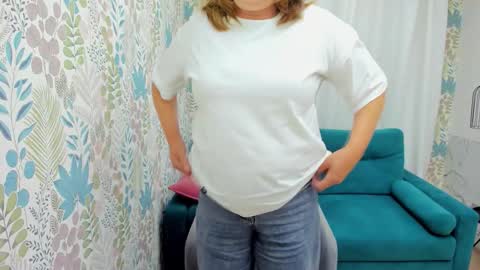 Snapshot of lea_fruit chatting on 09/20/25, 05:19 Lea online show from 09/20/25, 05:19