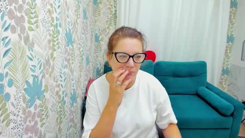 Snapshot of lea_fruit chatting on 09/21/25, 05:09 Lea online show from 09/21/25, 05:09