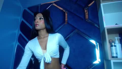 lea sewwtly online show from 09/17/25, 01:24