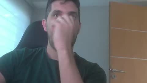 Snapshot of leabateria chatting on 11/12/25, 08:19 leowolf online show from 11/12/25, 08:19