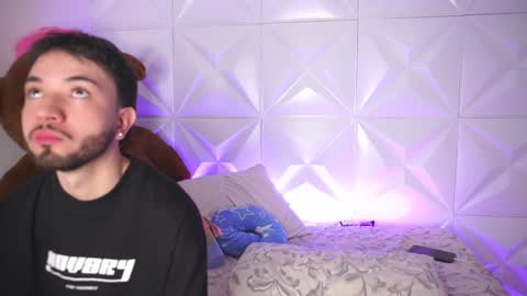 Snapshot of league_of_lovers2 chatting on 02/08/25, 11:24 Vero Andy and Caius online show from 02/08/25, 11:24