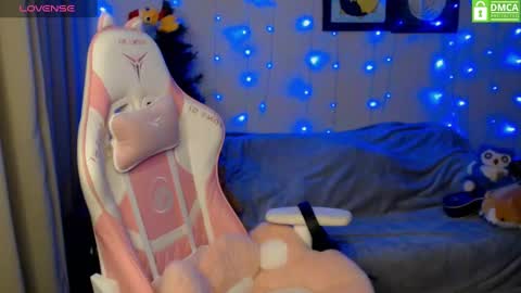 Snapshot of leah__gotty chatting on 12/20/24, 02:27 Leah Gotty online show from 12/20/24, 02:27