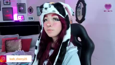 Snapshot of leah_cherry chatting on 05/25/26, 08:59 Leah online show from 05/25/26, 08:59