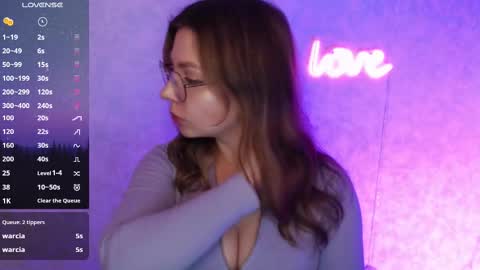 Leah Barton online show from 03/09/25, 01:37