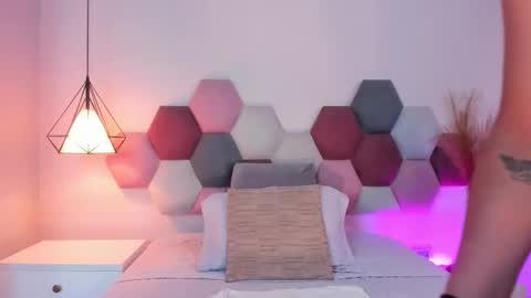 Leah Carter online show from 10/22/25, 06:18