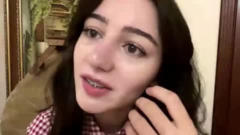 Snapshot of leahduran chatting on 10/21/25, 04:41 Amity online show from 10/21/25, 04:41