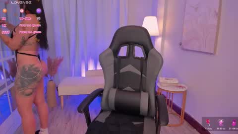 Snapshot of leahjones_ chatting on 02/22/26, 12:04 Leah Jones online show from 02/22/26, 12:04