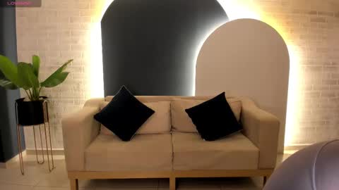 leahnovac online show from 10/04/25, 11:08