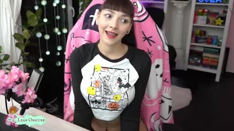 Leah online show from 10/04/25, 07:23