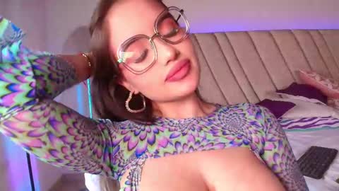 Instagram Leahprada  online show from 02/10/25, 06:03