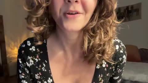 Leah Sparkles online show from 10/18/25, 11:33