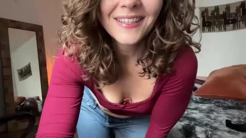 Snapshot of leahsparkles chatting on 11/08/25, 05:45 Leah Sparkles online show from 11/08/25, 05:45