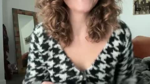 Snapshot of leahsparkles chatting on 11/24/25, 03:01 Leah Sparkles online show from 11/24/25, 03:01