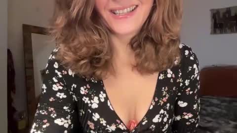 Snapshot of leahsparkles chatting on 11/30/25, 01:15 Leah Sparkles online show from 11/30/25, 01:15