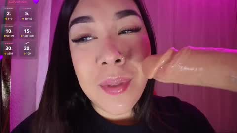 Snapshot of leahtemptation chatting on 11/15/25, 10:45 leah online show from 11/15/25, 10:45