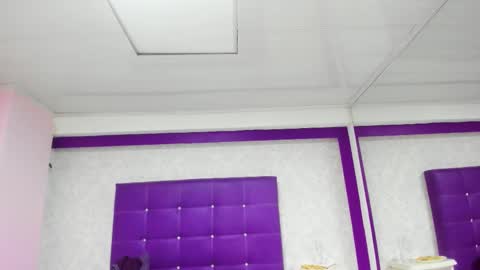 leamoreau__ online show from 11/23/25, 12:38