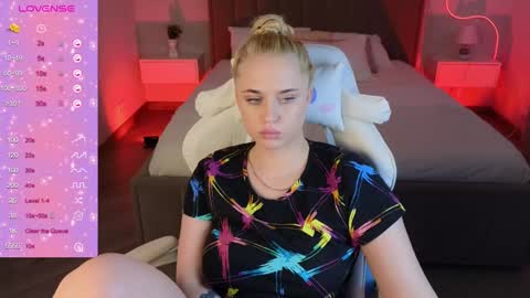 Snapshot of leanaax chatting on 12/25/24, 05:05 Leana Love online show from 12/25/24, 05:05