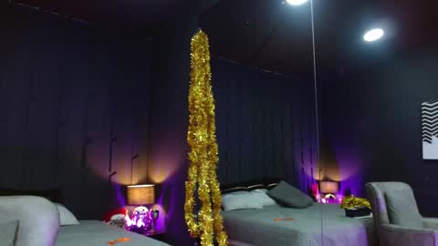 Leana online show from 12/10/24, 02:39