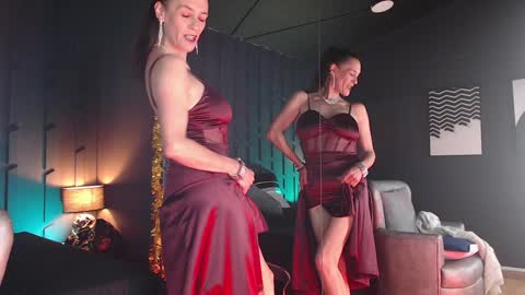 Leana online show from 12/31/24, 11:42