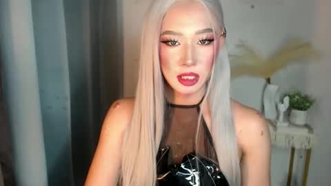 Snapshot of leanashleychatto2 chatting on 06/06/26, 05:17 Miss Candy online show from 06/06/26, 05:17