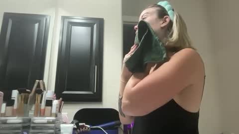 leanneluxecouple online show from 09/23/25, 10:18