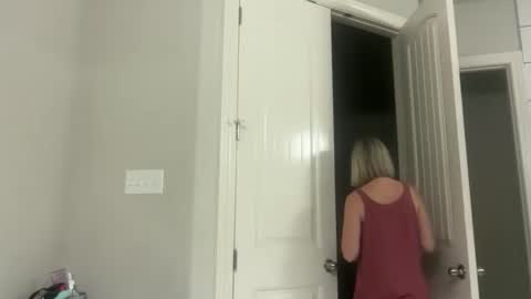 leanneluxecouple online show from 11/24/25, 12:27