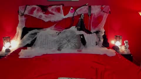 LeaNoir online show from 10/31/25, 06:03