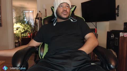 Snapshot of learoy chatting on 12/11/24, 11:32 Learoy online show from 12/11/24, 11:32