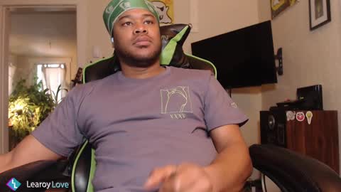 Snapshot of learoy chatting on 02/19/25, 04:22 Learoy online show from 02/19/25, 04:22