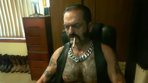 Snapshot of leathergreaser chatting on 01/04/25, 01:10 leathergreaser online show from 01/04/25, 01:10