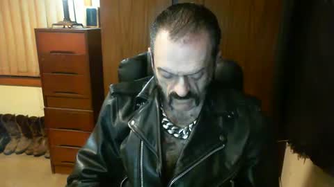 Snapshot of leathergreaser chatting on 01/08/25, 06:09 leathergreaser online show from 01/08/25, 06:09