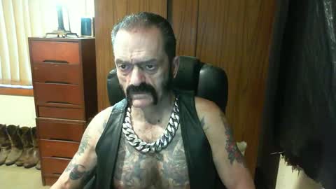 Snapshot of leathergreaser chatting on 01/12/25, 07:42 leathergreaser online show from 01/12/25, 07:42
